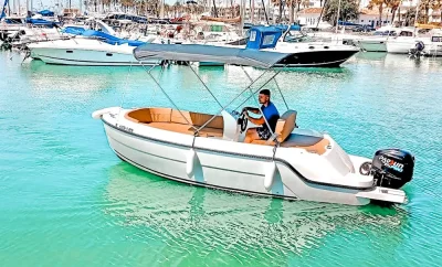 Barco sin titulación Agua Marina 450