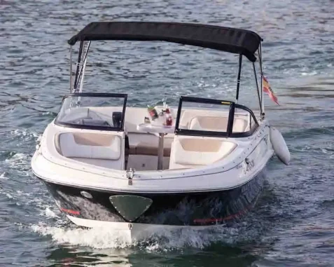 Barco con licencia Bayliner VR5