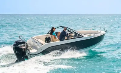 Barco a motor Quicksilver 555