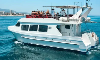 Gran catamarán 90 pasajeros