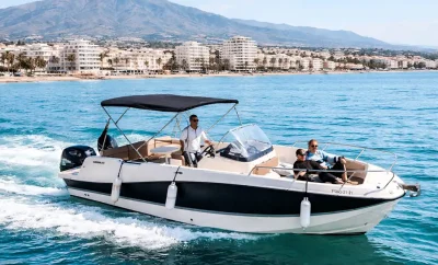 Barco a motor Quicksilver 755
