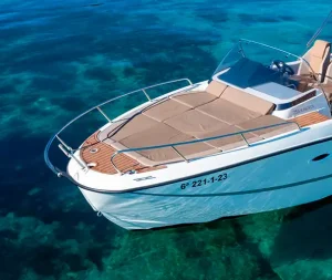 Barco a motor Quicksilver 755